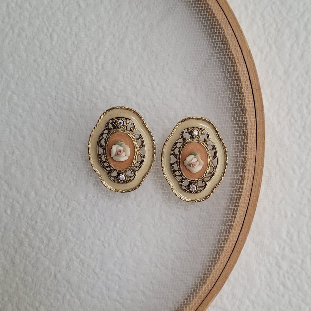 Vintage 1928 Jewelry Co Cameo Clay Flower Earrings Stuff Statement Large